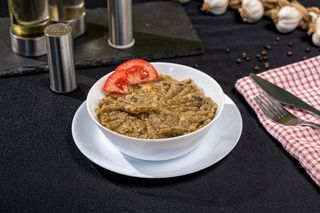 Salata de vinete cu branza si rosie