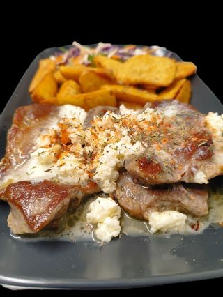 Svinjski vrat sa kajmakom