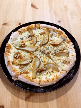 Pizza con pera y Gorgonzola