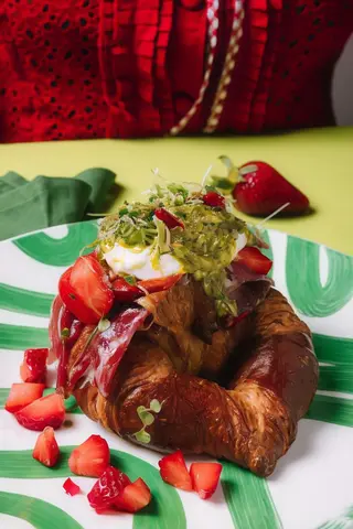 Burrata croissant