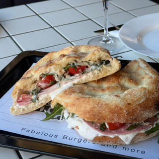 სენდვიჩი მორტადელა