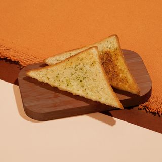 ტოსტი ნივრით და მწვანილით