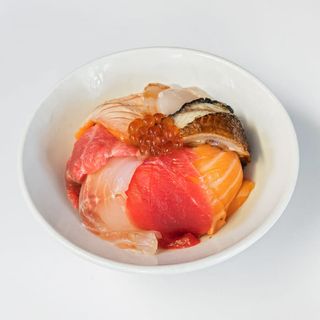 Chirashi sushi