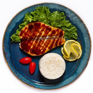 Стейк из семги под соусом "Тонкацу"  (с рисом)