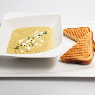 Kremasta Juha od Piletine i Povrća