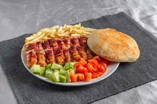 Rolovani pileći ražnjić obrok