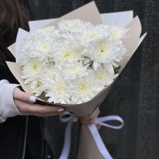 თოვლისფერი ქრიზანთემების თაიგული 2079