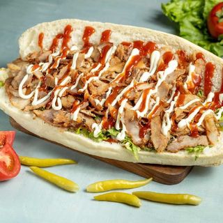 ქათმის ხორცის და ღორის ხორცის მიქსი პურით