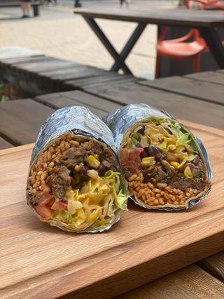 Голямо бурито със свинско (450г)+ Coca-Cola PET (500мл)