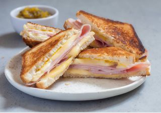 Sándwich caliente de pavo