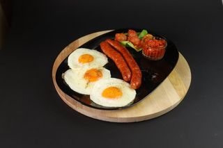 Jaja na oko sa kobasicom