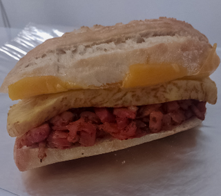 Bocadillo De piza con tortilla