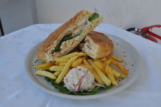 Preporučujemo! Topli sendvič sa piletinom i pancetom 500 gr