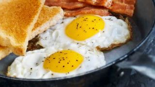 2 Œufs Spécial + 4 Accompagnements