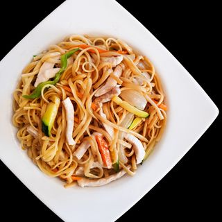 tallarines fritos con pollo