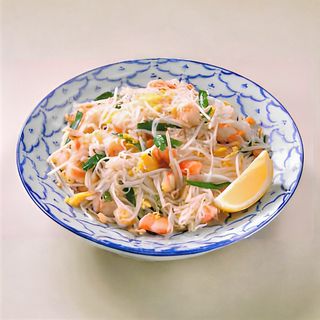 Yaki soba con gamberi e verdure