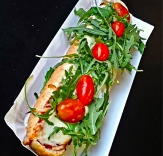 Zapiekanka mozzarela