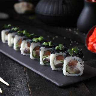 Ռոլ սաղմոնով և թունայով