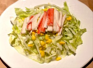 Ensalada con palitos de cangrejo