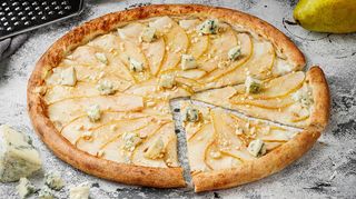 Піца з грушею та сиром Дор Блю