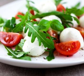 Руккола с моцареллой