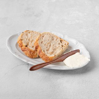 Бездрожжевой хлеб с маслом