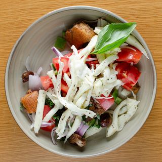 Салата Панцанела, създадена 16 век от поета Бронцино