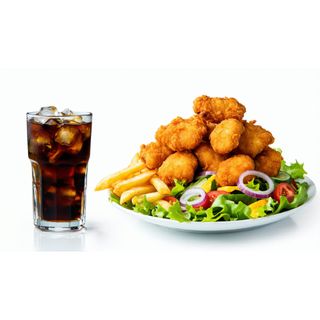 13.Menú Nuggets De Pollo Con Ensalada, Patatas Y Bebida