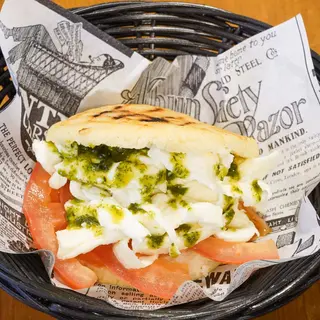 SG - Arepa Caprese