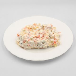 Салата Руска с колбас (200г)