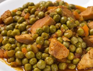 Свинско месо с грах (350г)