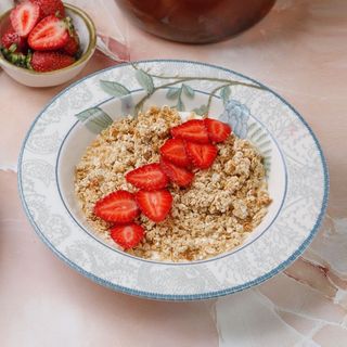 Құлпынай қосылған гранола/ Гранола с клубниками