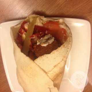 Rollo falafel z frytkami