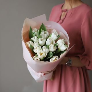 Букет із 15 білих тюльпанів