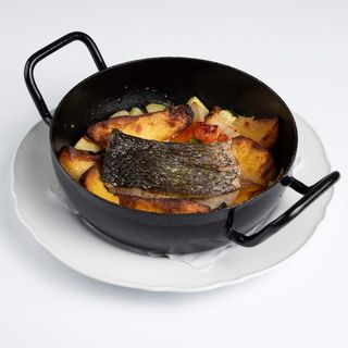 Hama u teći s krumpirom i pečenim povrćem