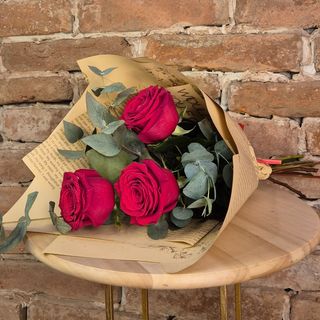 3 trandafiri rosii Valentines Day