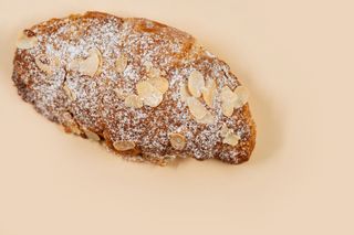 Круасан з мигдалем (150г)