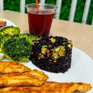 Черен ориз с яйца и пресен лук (100г)