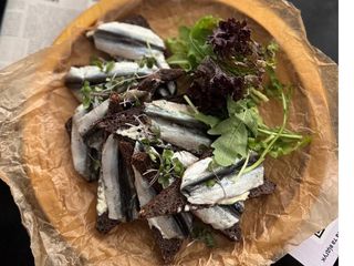 Тюлечка на темному хлібі (220 гр.g)