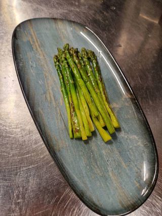 Пресни аспержи на тиган (100г)