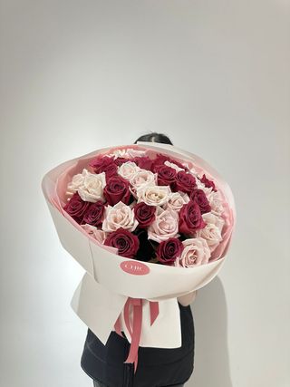 35 голландских роз