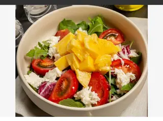 Mozzarella And Mango