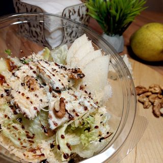 Салат з сиром Дор Блю та грушею