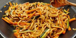 16 Udon con misto verdura