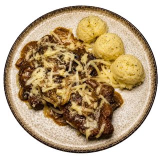 Свински медальон с гъби и картофено пюре
