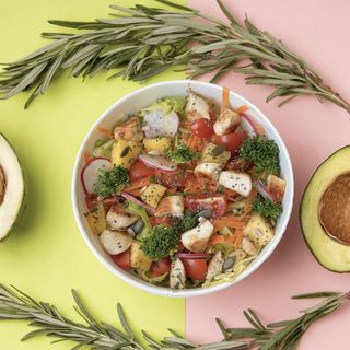 Salade au poulet grillé 