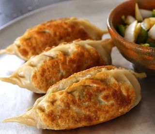 A6. Kimchi fried dumplings 6 pezzi
