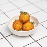 სულგუნის ბურთები გებჟალიას სოუსით 