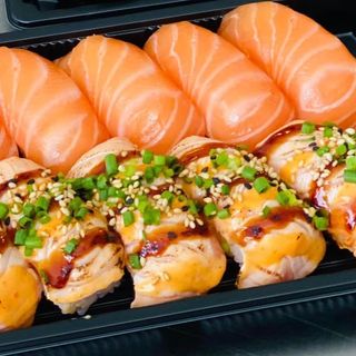 Nora nigiri dúo salmón. 12 piezas 