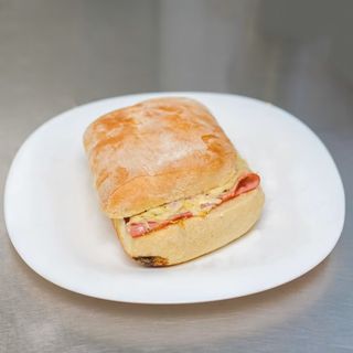 Sendvič sa žara sa pančetom 